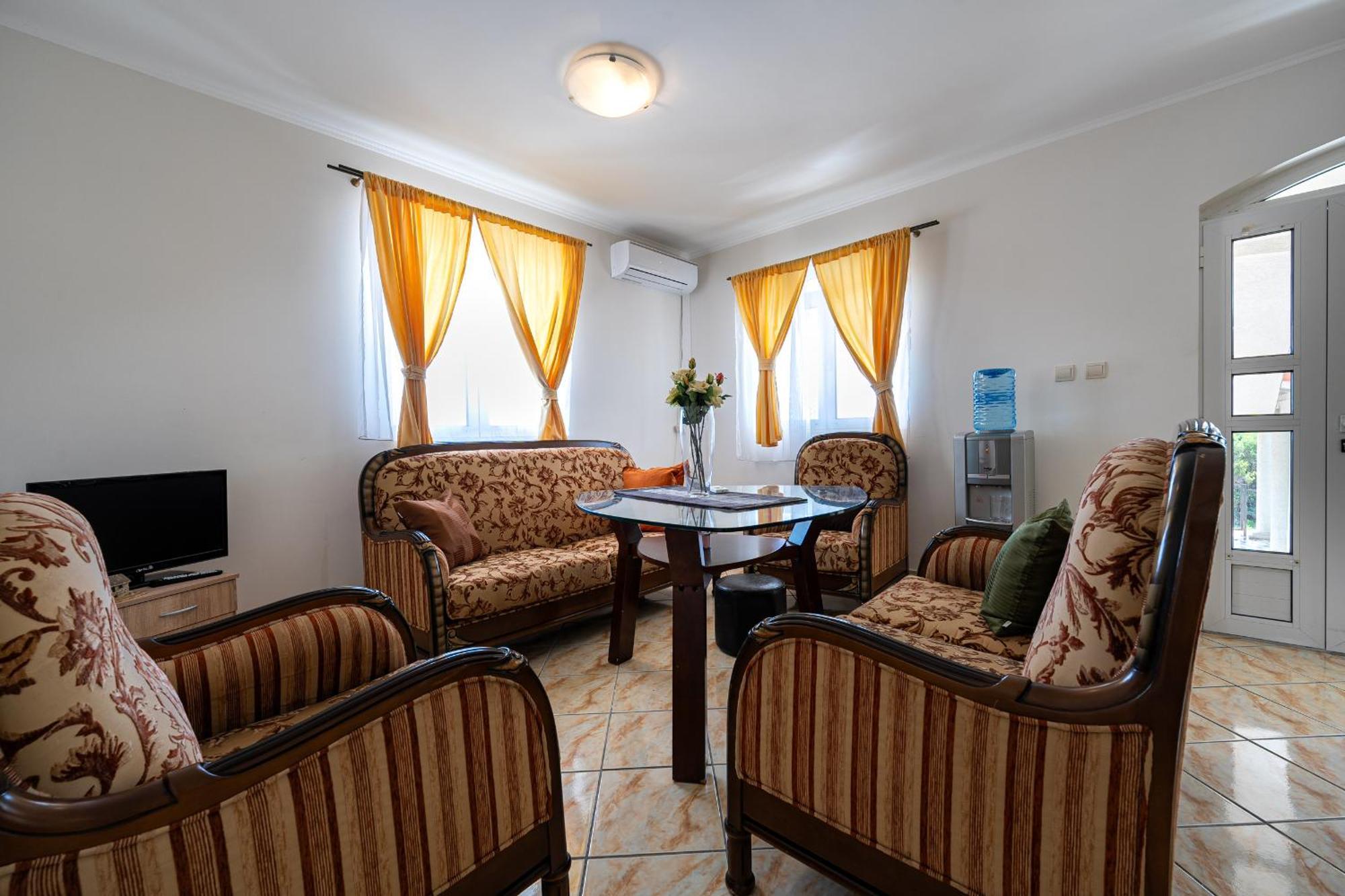 Family Apartment *